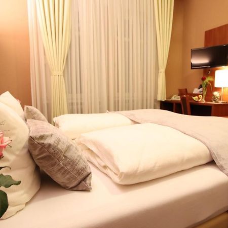 Hotel Wahlster Саарбрюкен Екстериор снимка