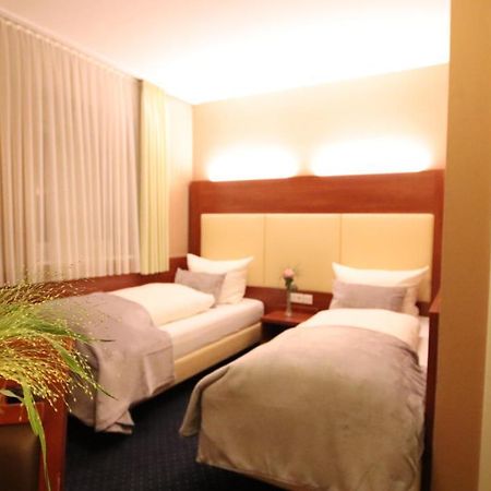Hotel Wahlster Саарбрюкен Екстериор снимка