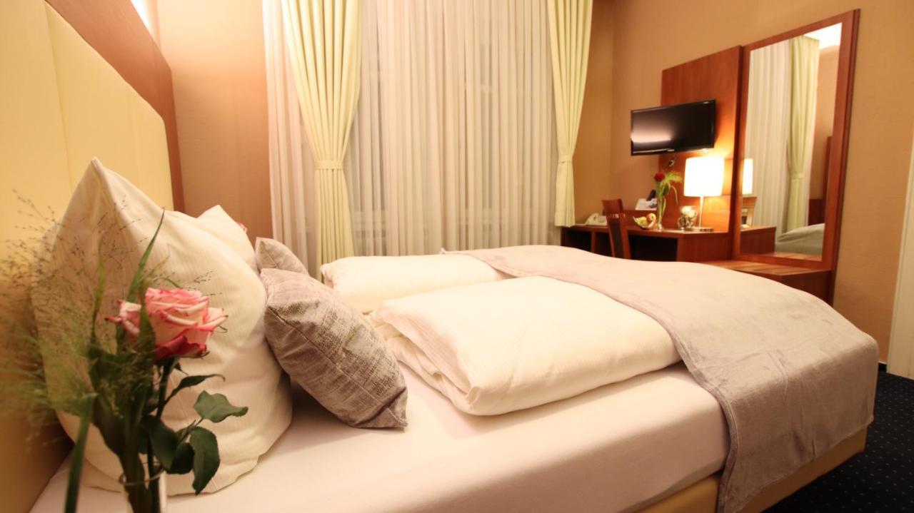 Hotel Wahlster Саарбрюкен Екстериор снимка