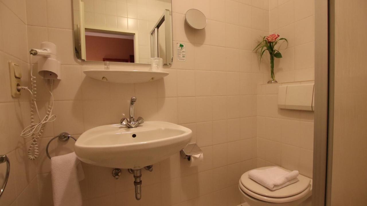 Hotel Wahlster Саарбрюкен Екстериор снимка