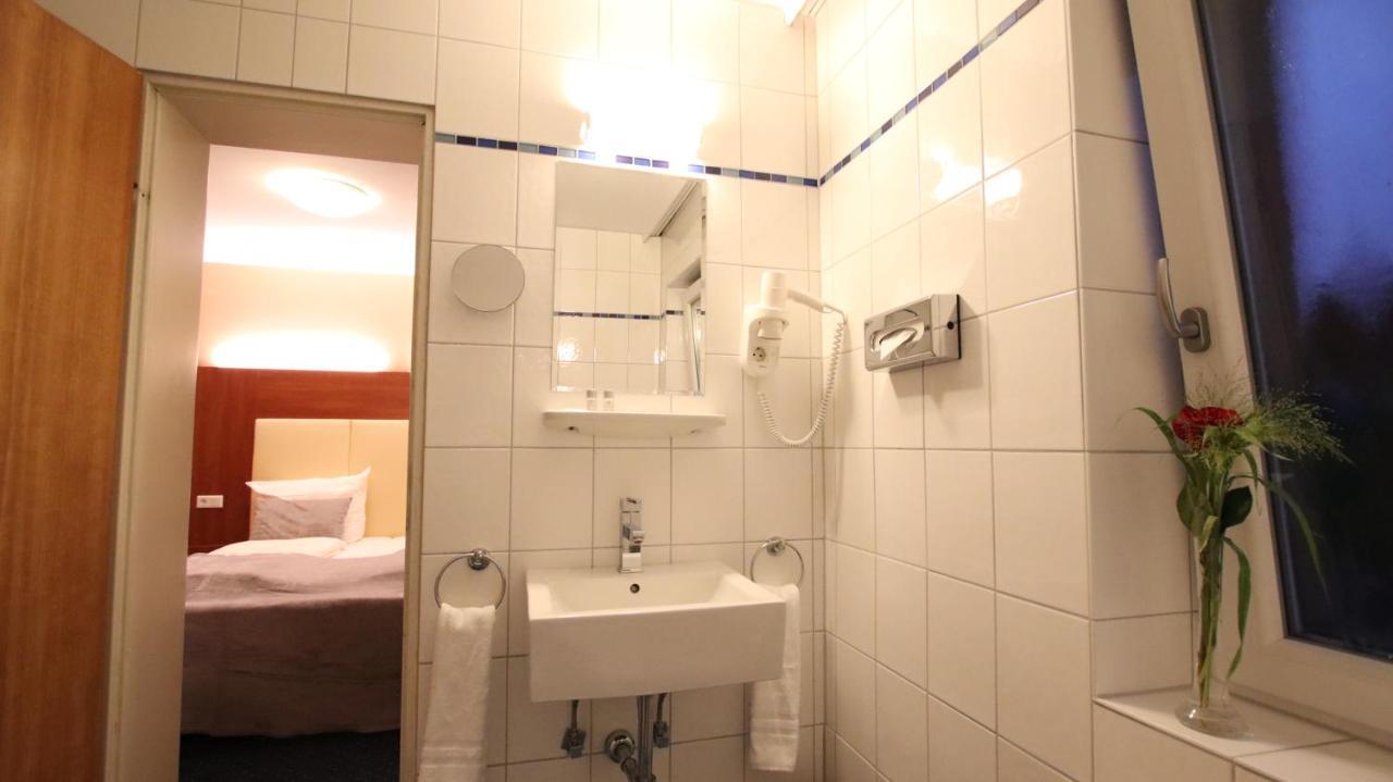 Hotel Wahlster Саарбрюкен Екстериор снимка